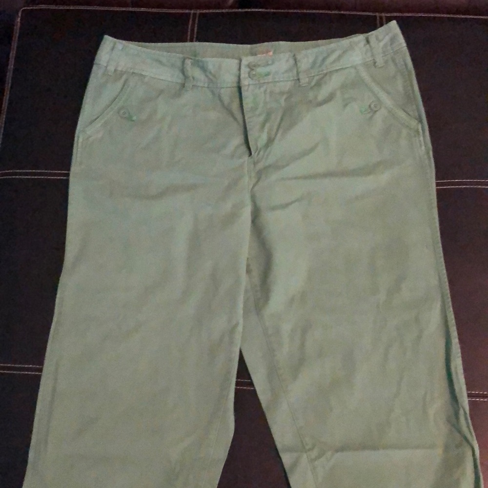 Cute avocado green capris.